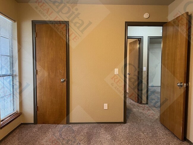 Building Photo - 2 Bedroom Duplex