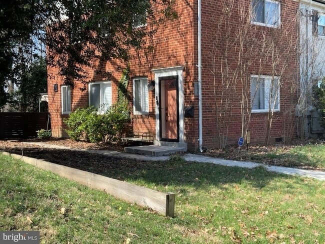 Building Photo - 2217 Gaylord Dr