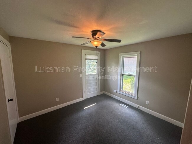 Building Photo - 605 W Kalamazoo Ave