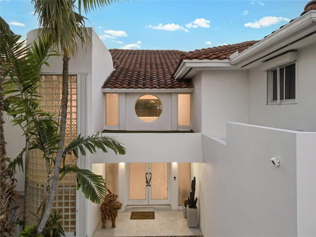 Building Photo - 3401 NE 165th St