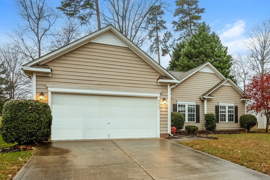 Building Photo - 6235 Red Clover Ln