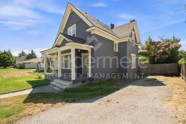 Building Photo - 914 E Indiana Ave