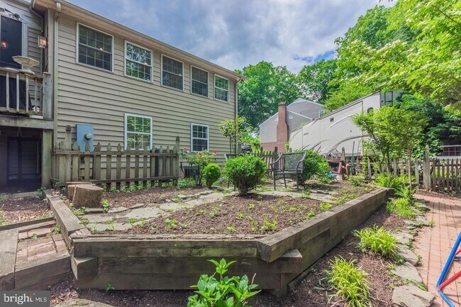 Building Photo - 607 Lancaster St