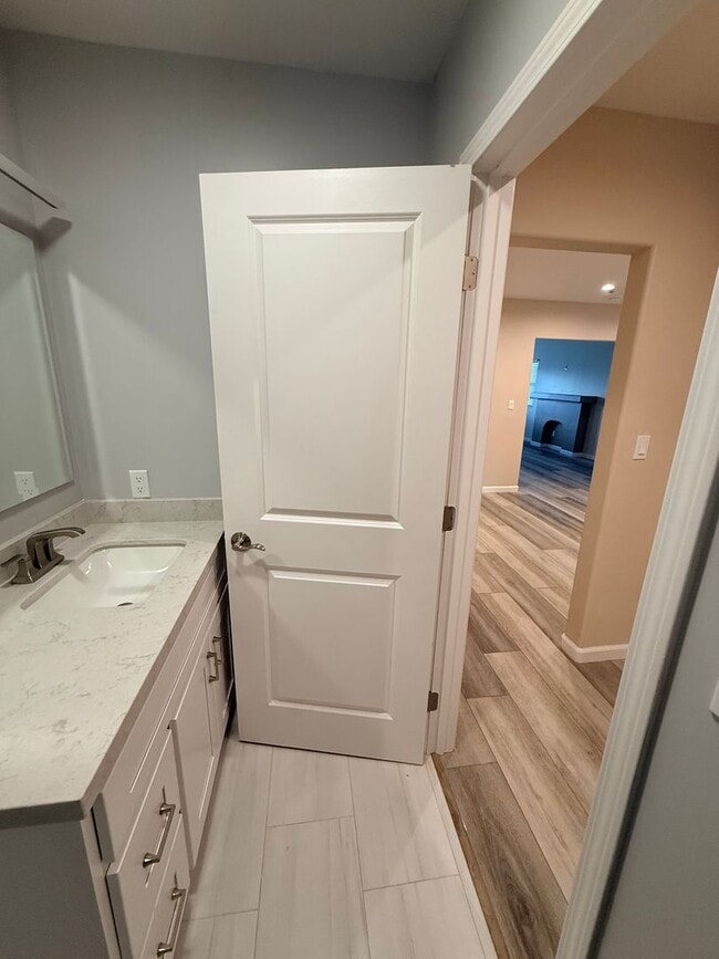 Building Photo - Newly remodeled three bedroom house in Wilmington ready to rent!