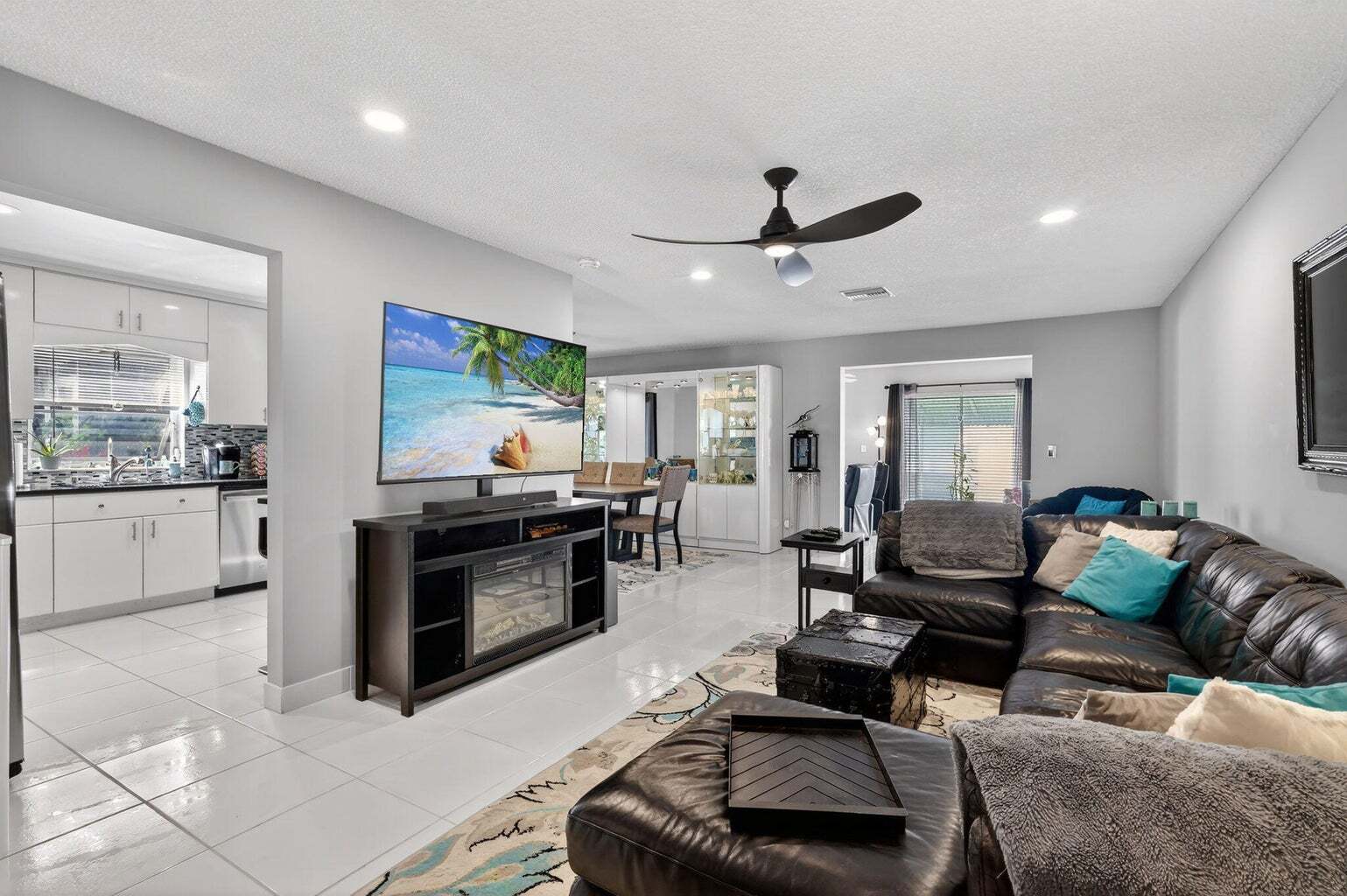 Building Photo - 6357 Overland Dr