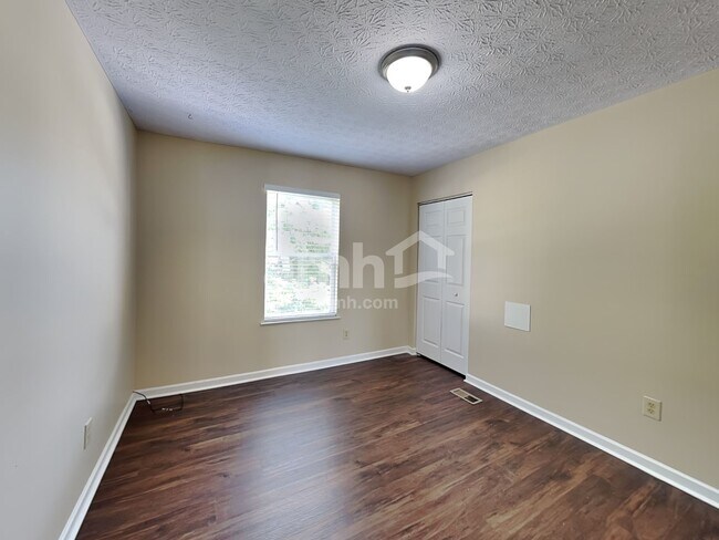 Building Photo - 2419 Hoose Dr