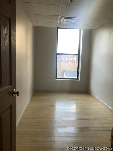 Building Photo - 72 Kneeland St