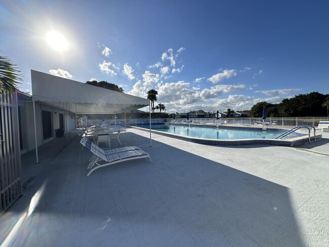 Building Photo - 1007 Green Pine Blvd