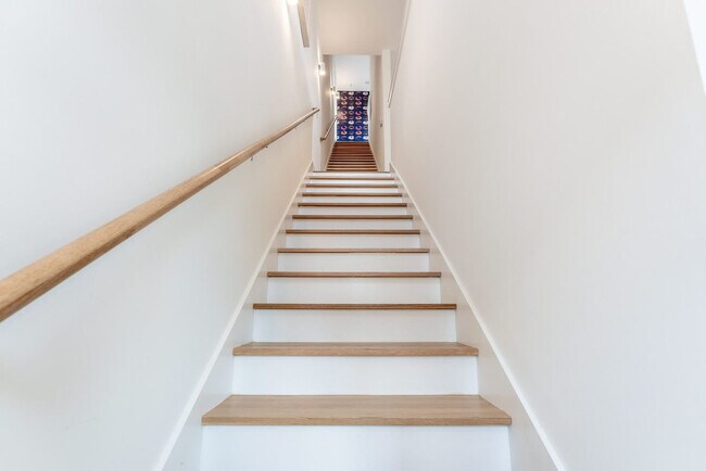 Building Photo - 83 Lucile St