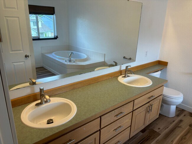 Building Photo - Beautiful 3 Bedroom Lacey House for Rent!