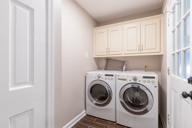 Building Photo - 8501 Buckthorn Dr