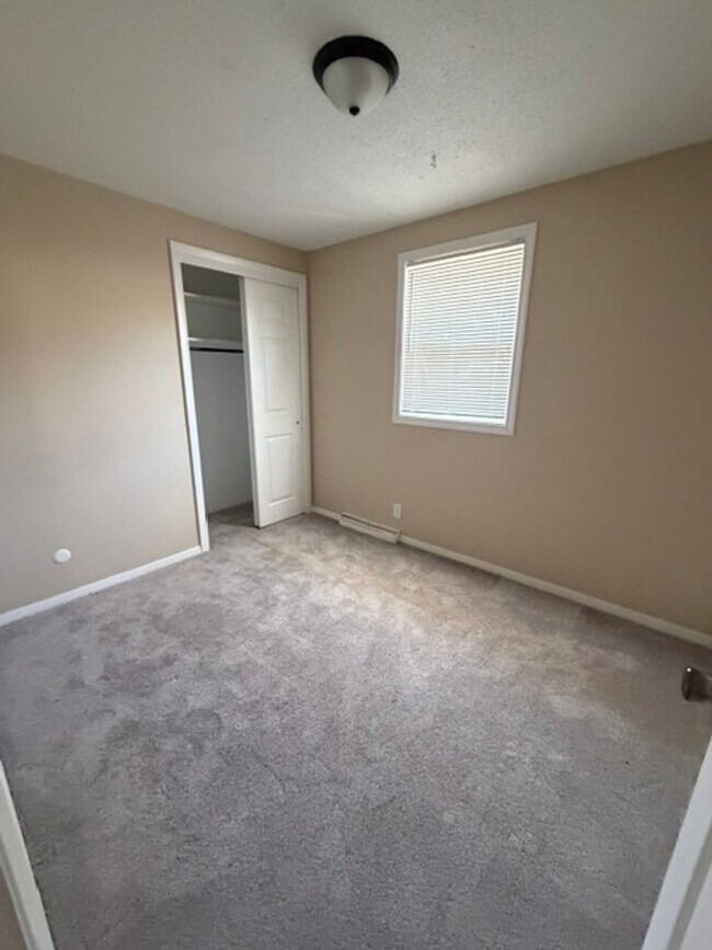 Building Photo - Central Davenport 4 Bedroom House