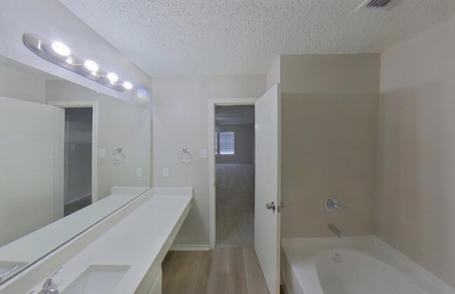 Building Photo - Modern 4-Bedroom Sanctuary in a Sought-After Location