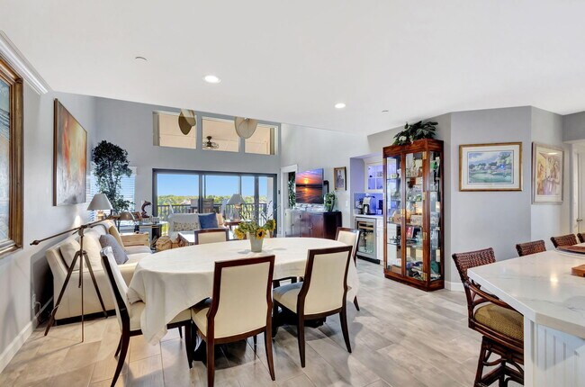 Building Photo - 16910 W Bay Dr