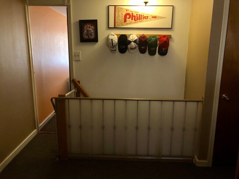 Building Photo - 711 Clymer St