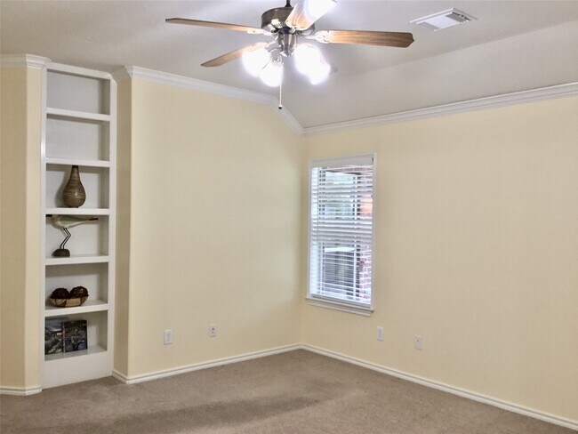 Building Photo - 114 N Queenscliff Cir