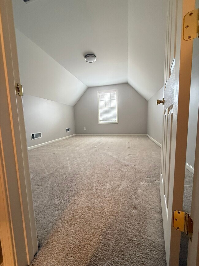 Building Photo - 2350 Walnut Tree Ct NE