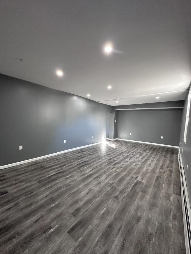 Building Photo - 153 Vine St