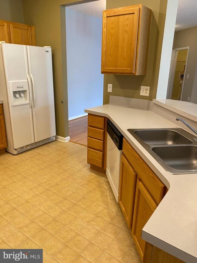 Building Photo - 2507 Amber Orchard Ct W