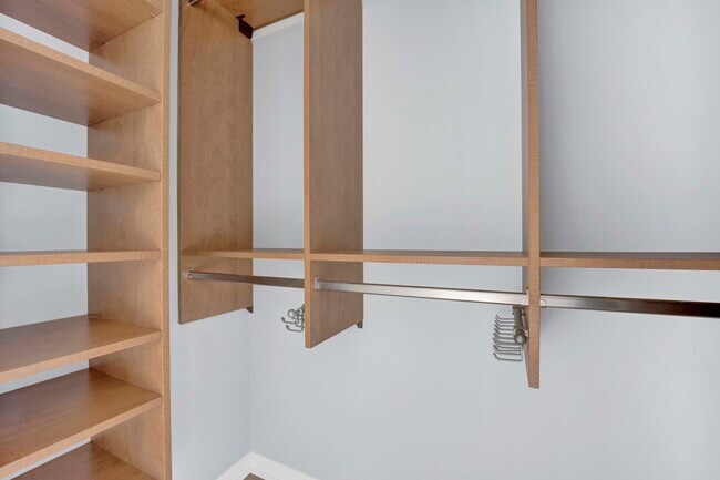 Building Photo - 1720 Maple Ave