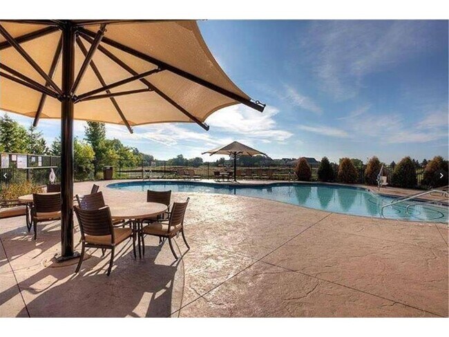 Building Photo - 11300 Creekside Trl N