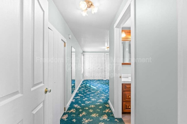 Building Photo - 17778 E Canary Creek Rd