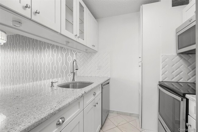 Building Photo - 25 Rockledge Ave