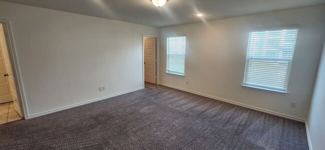 Building Photo - 5-Bedroom 3-Bathroom Home Walking distance to USAA and just mins from Medical Center and UTSA
