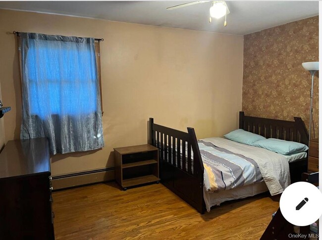 Building Photo - 225 Monhagen Ave