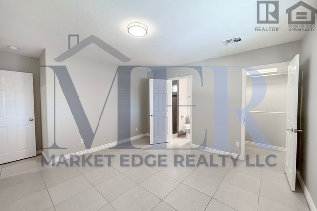 Building Photo - 5Bed/5Bath House at University Dr/Priest Dr! Move-In Ready on 05/07/2026! - 4 CAR CARPORT! NO HOA!