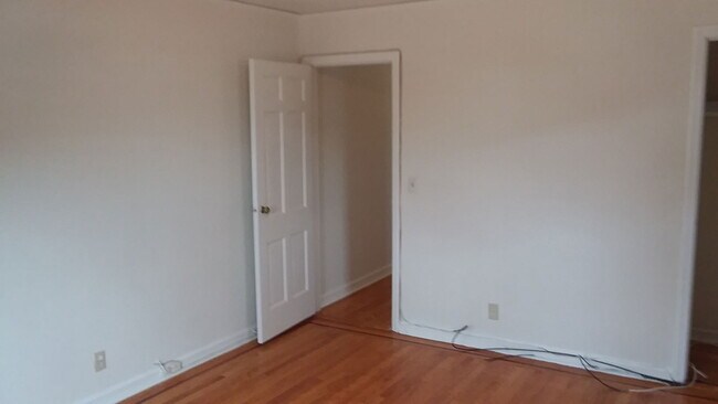 Building Photo - 260 Elsmere Pl