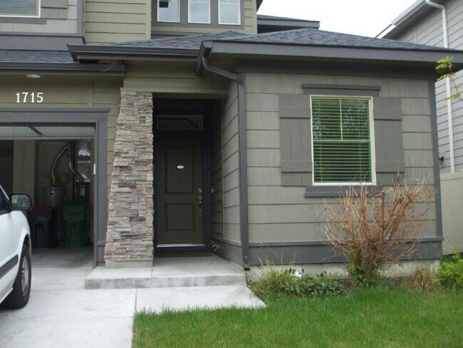 Building Photo - Beautiful  4 bed, 2.5 bath 2 car with extra deep bay and an additional office