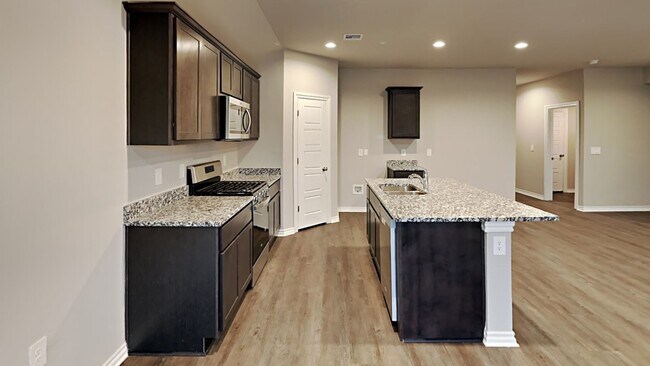 Building Photo - Very Nice Brand New 4 Bedroom home in Mustang Schools