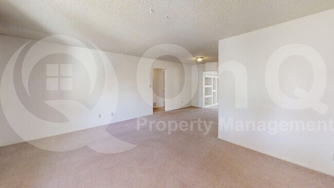 Building Photo - 570 N Villa Nueva Dr