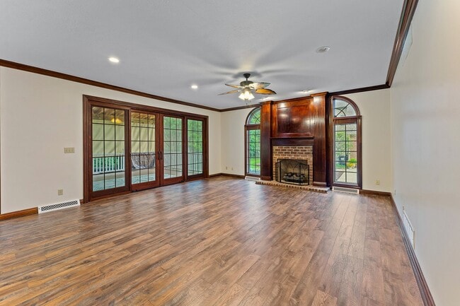 Building Photo - 652 Saddlebrook Dr