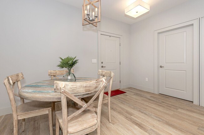 Building Photo - Fully furnished luxurious waterfront condo at The Inlet!