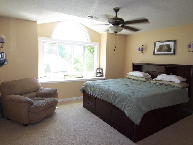 Building Photo - Available March 15! Beautiful 3 Bedroom Home in the Gilbert School District