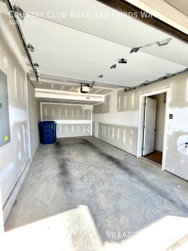 Building Photo - 721 Country Club Rd