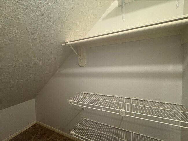Building Photo - 210 Rolling Plains Dr