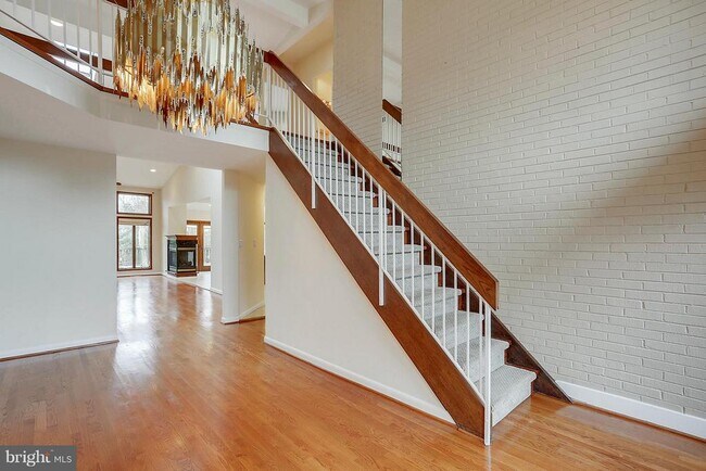 Building Photo - 9801 Clydesdale St