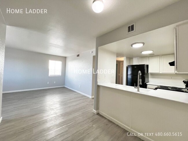 Building Photo - 4959 S Park Ave