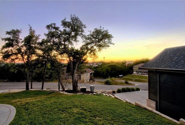 Building Photo - 424 Summit Ridge Dr N