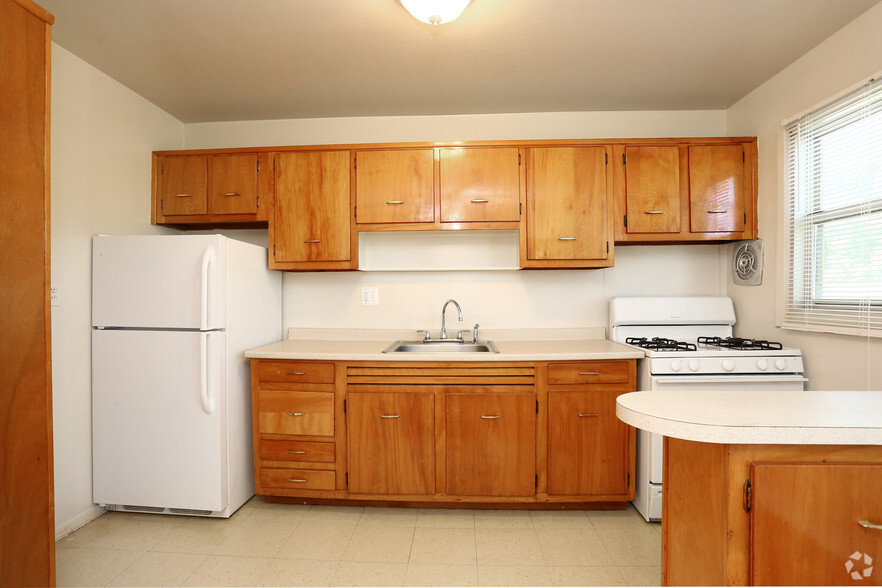 Kitchen - Manor House Apartments