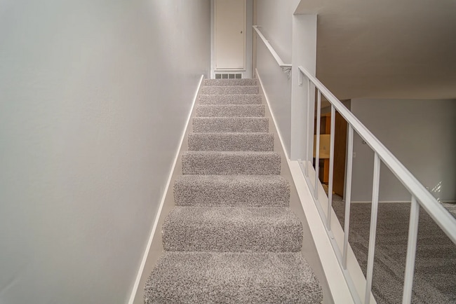 Building Photo - Beautiful 4 Bd Townhouse