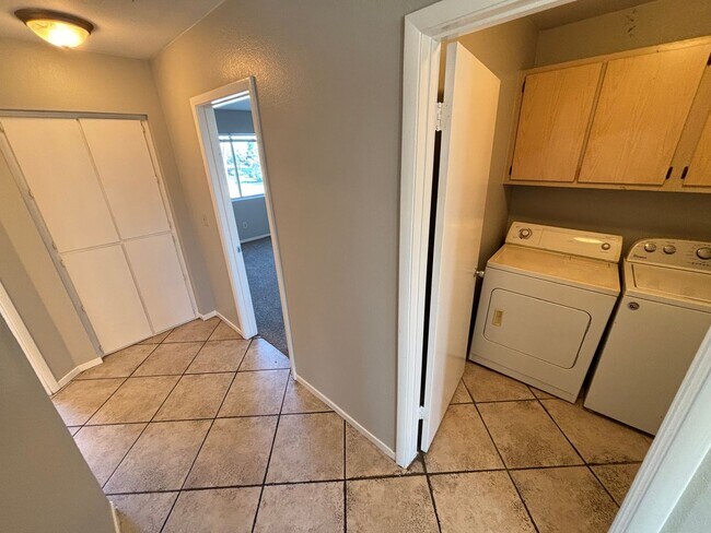 Building Photo - 6208 Yerba Ln