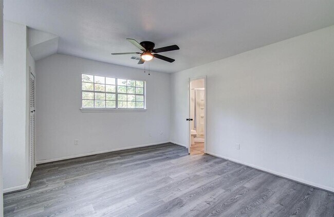 Building Photo - 808 Stone Mountain Dr