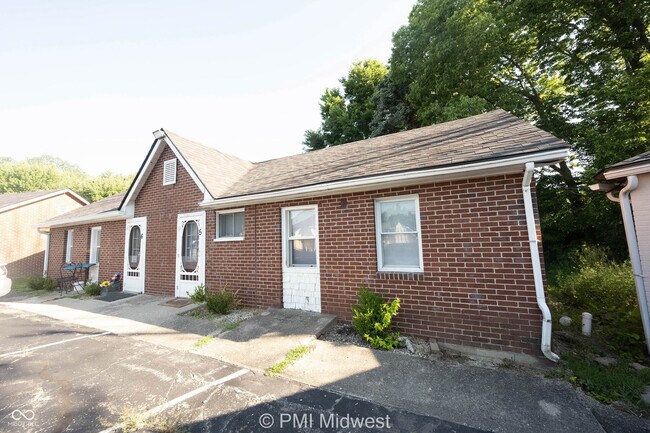 Building Photo - 2142 W US Hwy 40