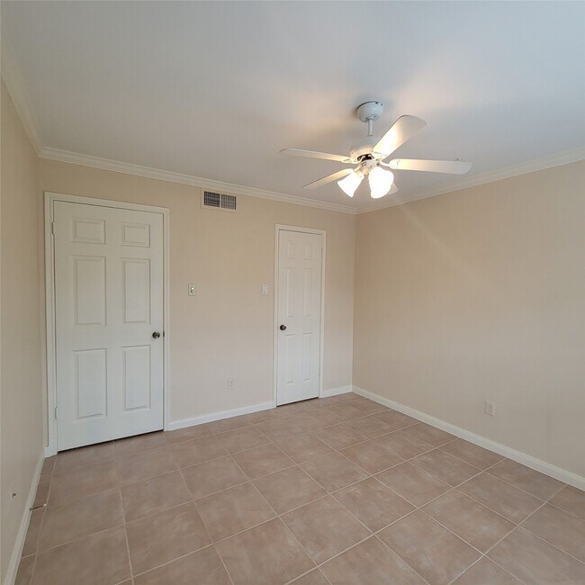 Building Photo - 1223 Augusta Dr