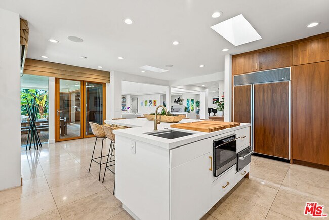 Building Photo - 10424 Valley Spring Ln