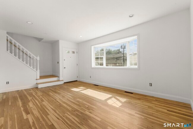 Building Photo - 6 Van Buskirk Ave